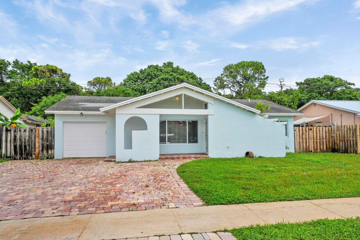 Foto principal - 22672 SW 54th Ave