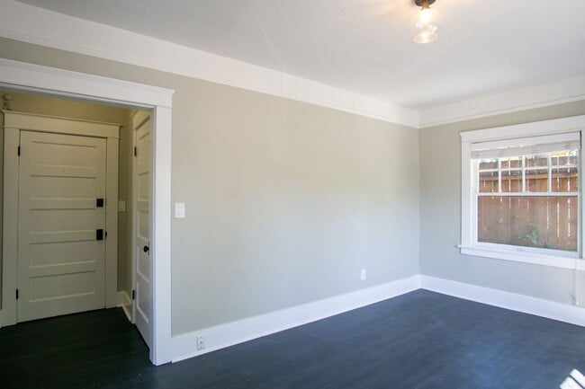 Photo - 7437 N Saint Louis Ave #3 Apartment