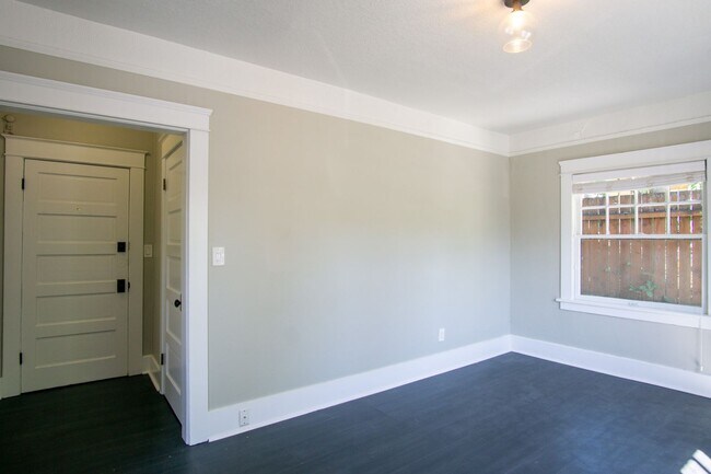 Foto del edificio - Studio w/Vintage Touches, Modern Upgrades + FREE LAUNDRY!