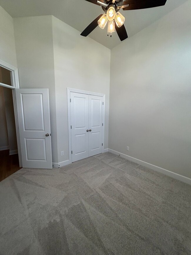 Building Photo - Beautiful Modern Home in Pea Ridge!