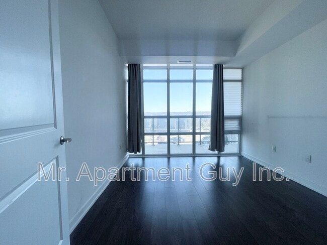 Building Photo - 125 Shoreview Pl