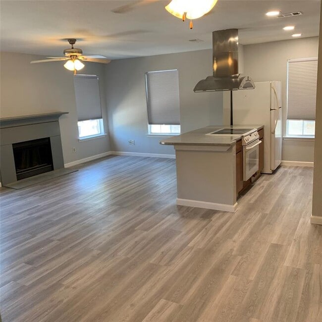 Building Photo - 728 Greystoke Dr