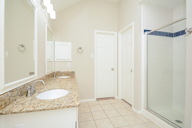 Building Photo - 14931 Chestnut Falls Dr