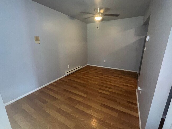 Foto del edificio - 7824 W Sheridan Ave