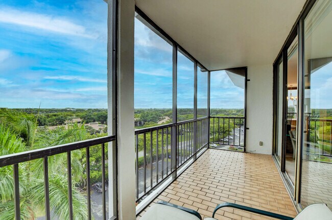 Building Photo - 6845 Willow Wood Dr