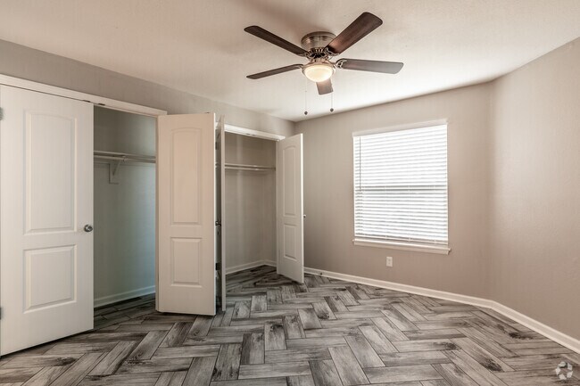 2hab, 2Ba - 1050 pies cuadrados - Dormitorio principal - Westgate Village Apartments