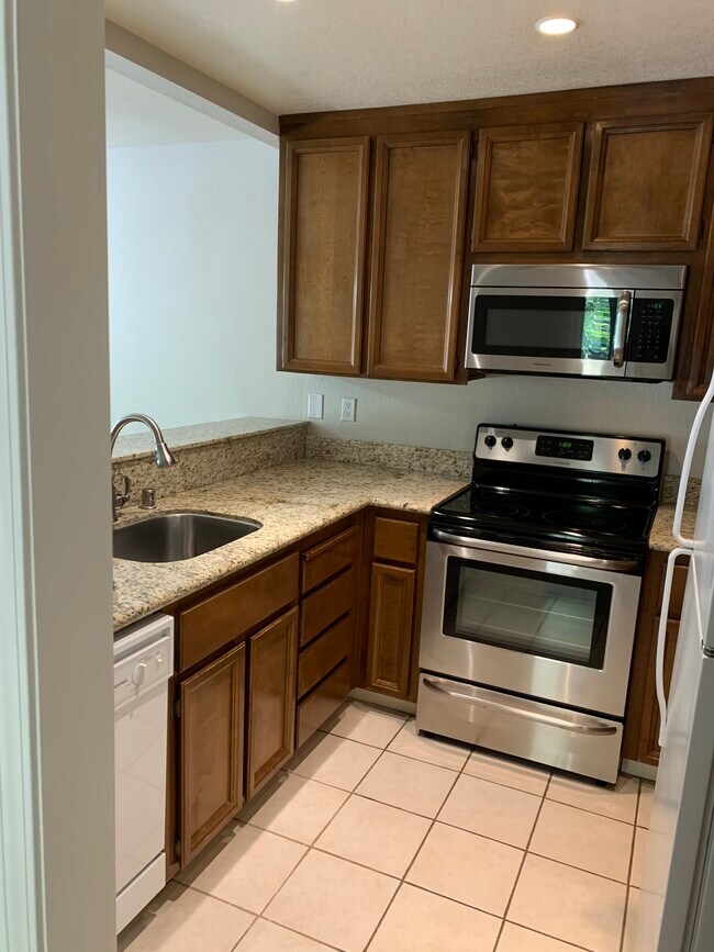 Kitchen - 5699 Makati Cir