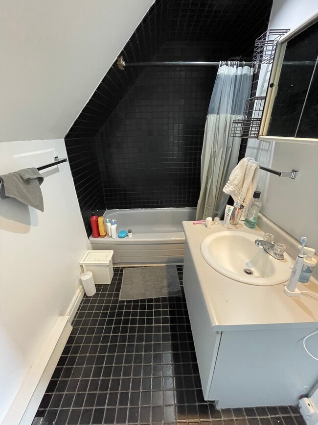 Building Photo - Fabulous Annex 2 bedroom