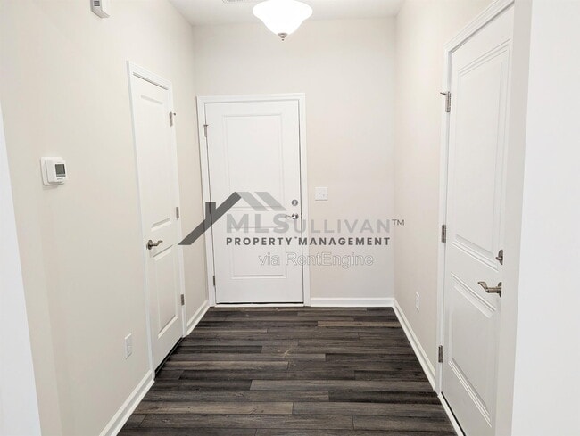 Building Photo - 1527 Smoky Mountains St