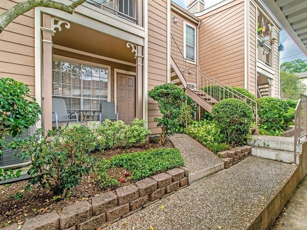 Foto principal - 1880 White Oak Dr