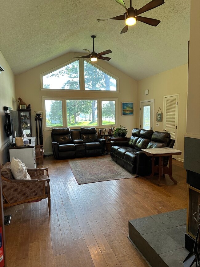Building Photo - 2411 Peregrine Way
