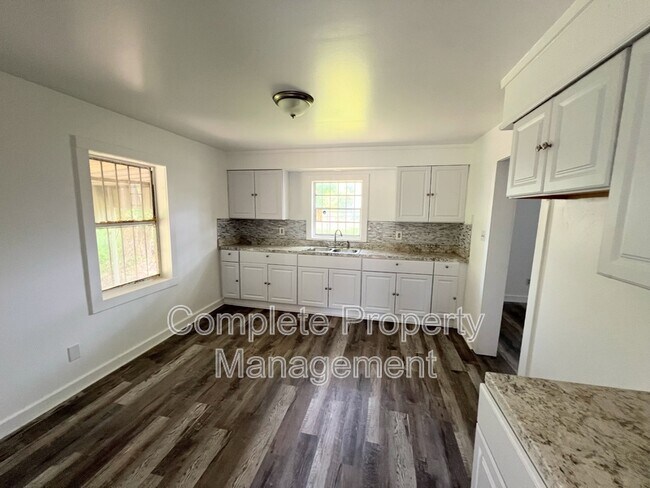 Building Photo - 1008 Erie St