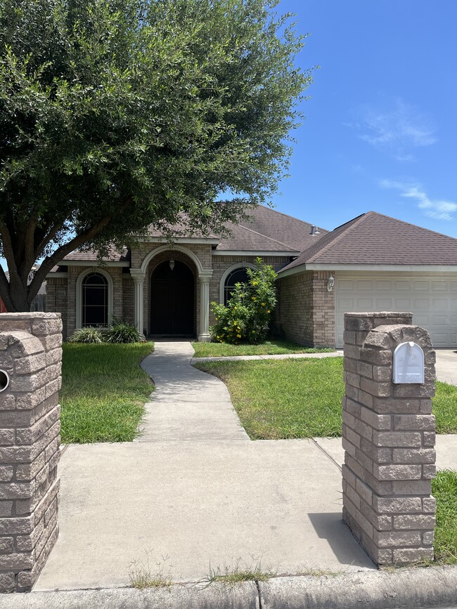 Building Photo - 2021 Evaristo Ln