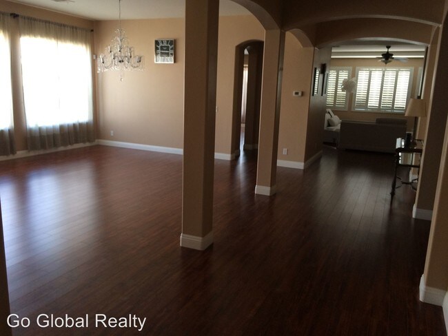 Foto del edificio - 8055 Merlewood Ave