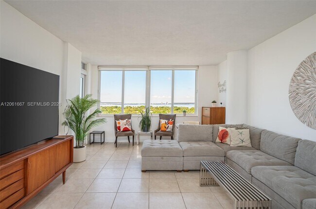 Foto del edificio - 5005 Collins Ave