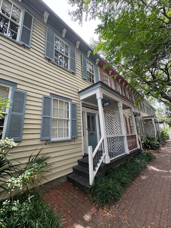 Foto del edificio - HENRY STREET- ACROSS FROM ECKBURG HALL!