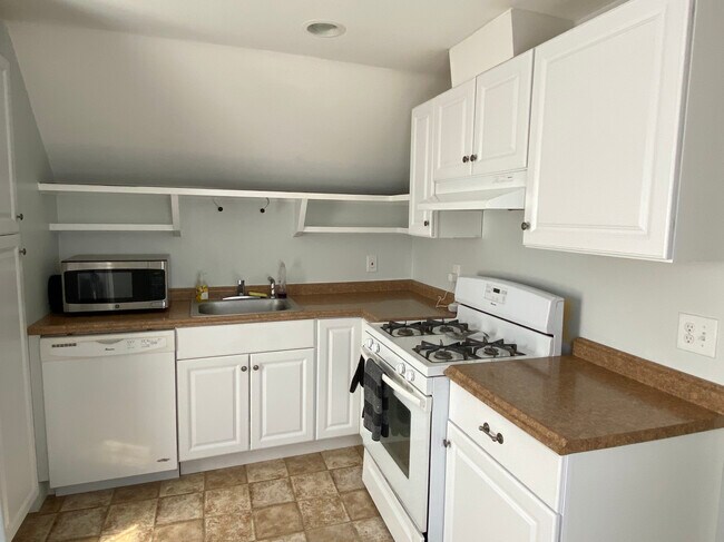 Kitchen - 15 Morse St