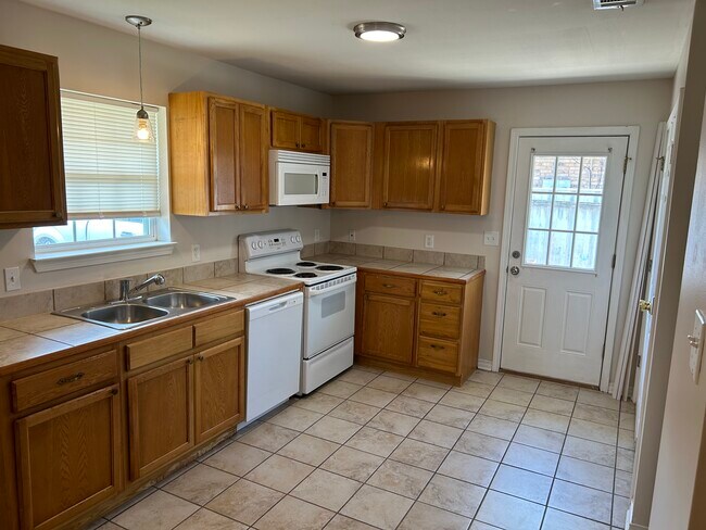 Building Photo - 3408 Pakenham Dr