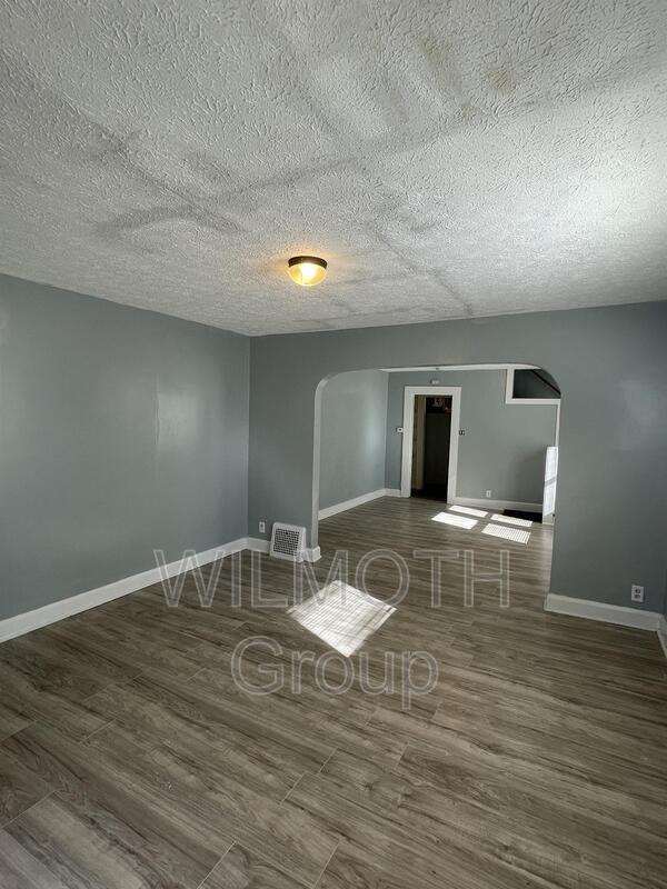 Building Photo - 913 N Bosart Ave