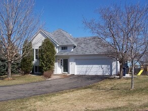 Building Photo - 8958 Knollwood Dr