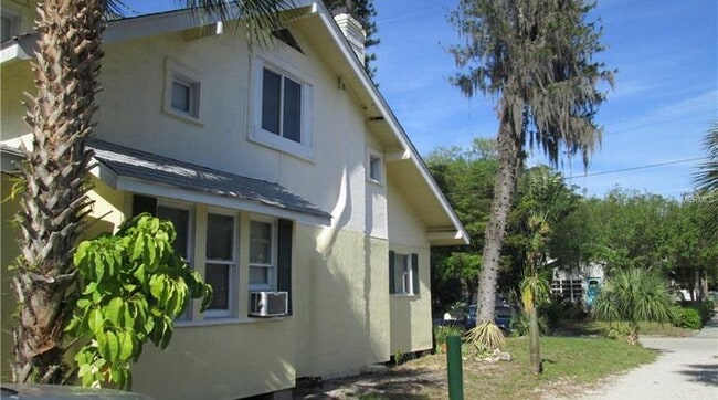 Building Photo - 410 28th St W