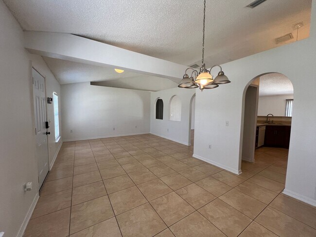 Building Photo - Palm Bay move in ready