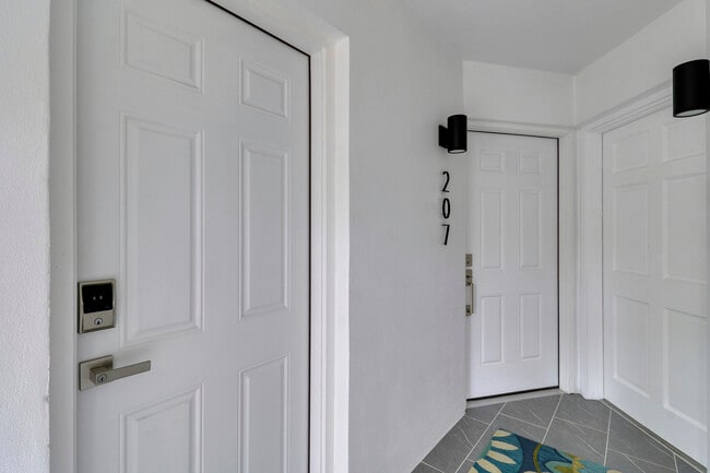 Building Photo - 1 Garden St