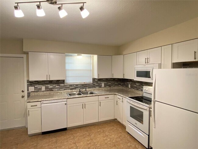 Building Photo - 1856 Springtime Ave