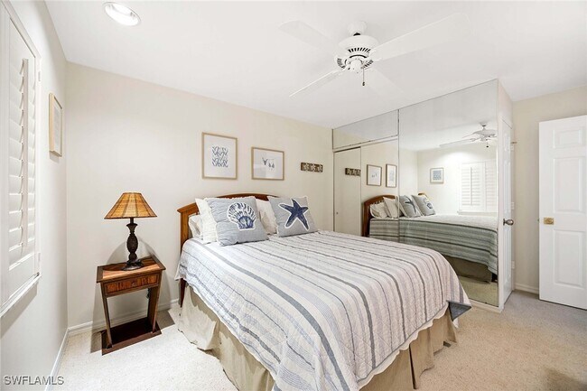 Foto del edificio - 100 N Collier Blvd