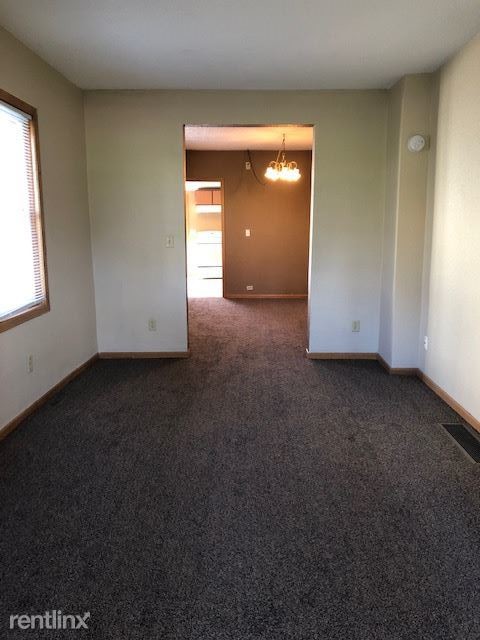 Building Photo - 3 br, 1 bath  - 324 W Main St Unit #1