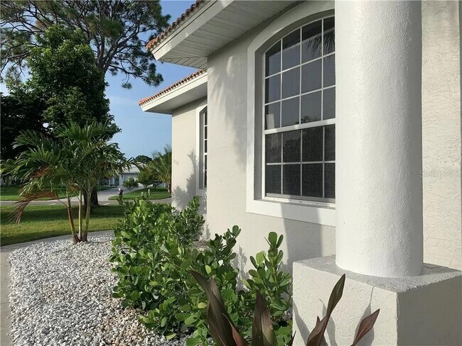 Building Photo - 2301 Goya Dr