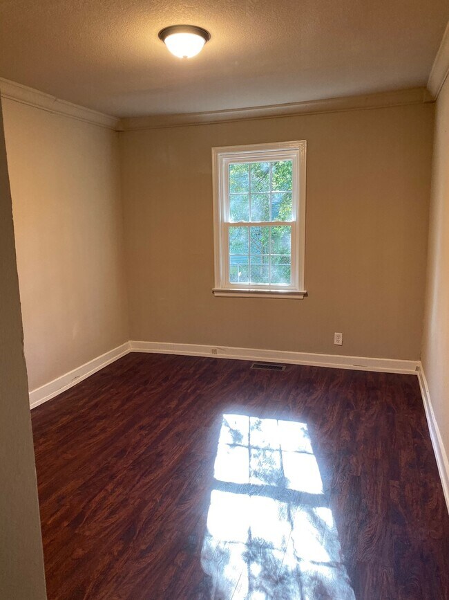 Building Photo - 2 Bedroom 1 Bath Duplex in Millington