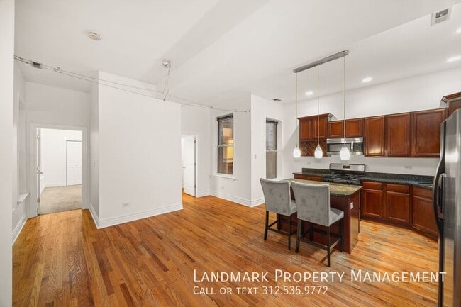 Foto del edificio - 4856 S Prairie Ave