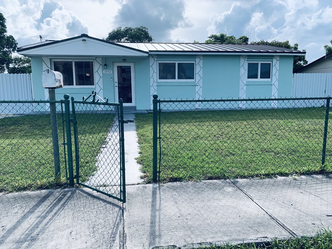 Foto principal - 19710 SW 114th Ave