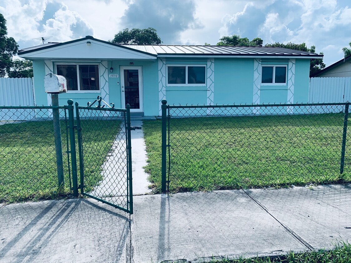 Primary Photo - 19710 SW 114th Ave