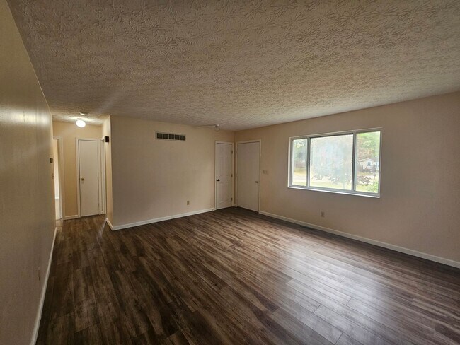 Foto del edificio - Ravenna 2 Bedroom 1 Bath Duplex