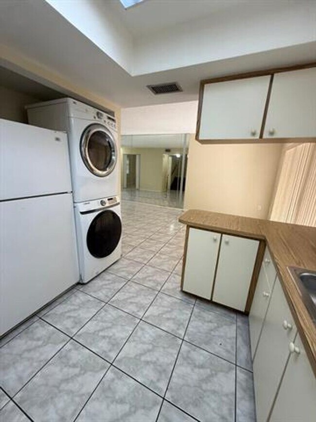 Foto del edificio - 5232 SW 122nd Terrace