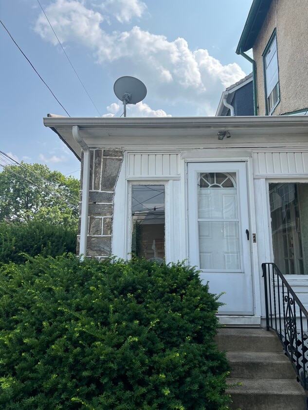 208 Ashby Rd Unit B, Upper Darby, PA 19082 Apartments in Upper Darby