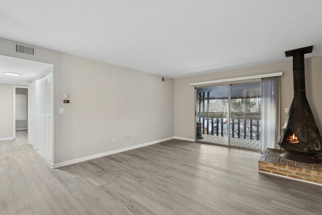 Foto del edificio - 6185 Pinewood Ct