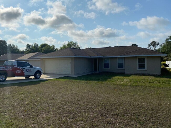 Foto del edificio - SILVER SPRINGS SHORES 3/2/2 - *WON'T LAST*