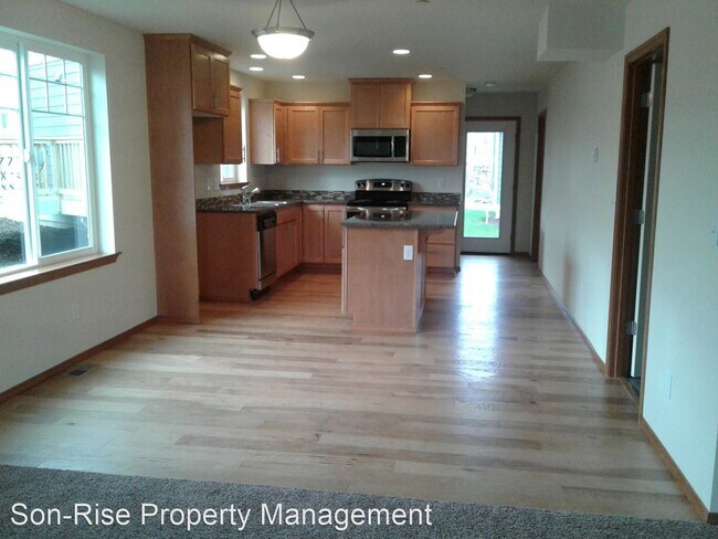 Building Photo - 3 br, 2.5 bath House - 4325 Larch Lane #47