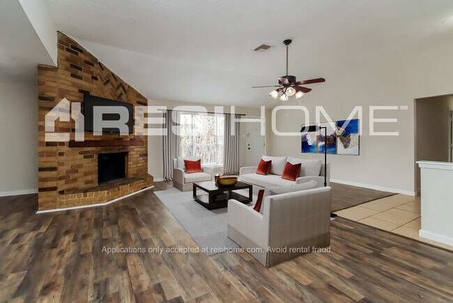 Building Photo - 7611 Breda Dr