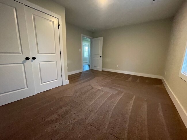 Building Photo - Fully remodeled rancher