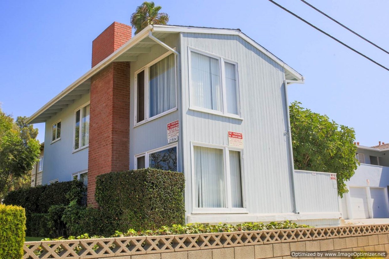 Foto del edificio - 15904 W Sunset Blvd