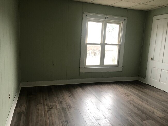 Building Photo - 126 E Taylor St