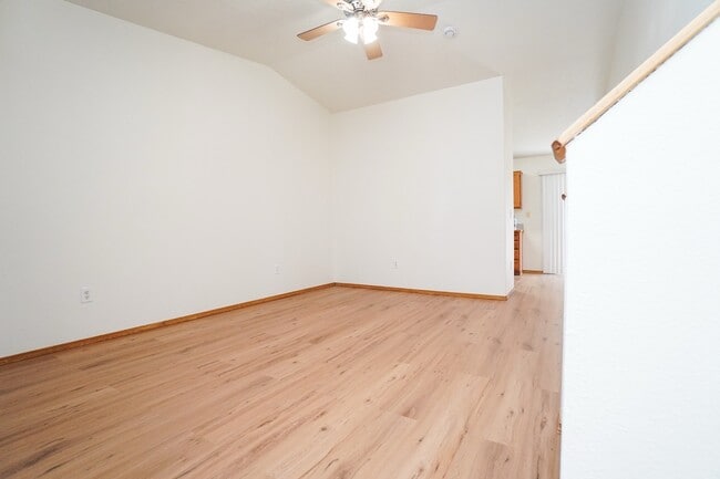 Building Photo - 231 N Paradise Ave