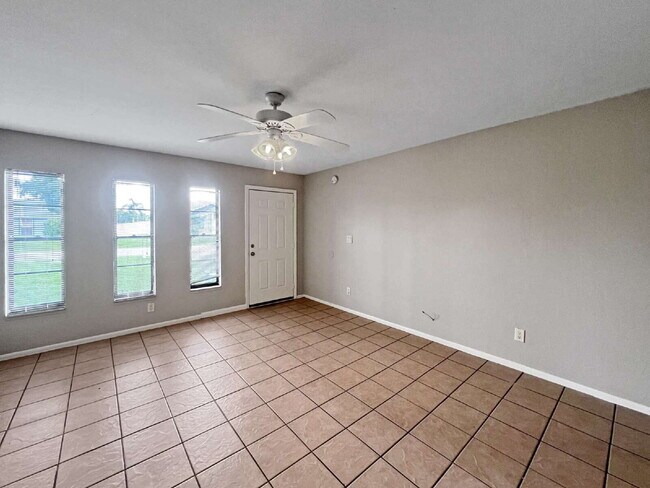 Foto del edificio - Your Cozy Core Era Starts in Fort Myers – ...