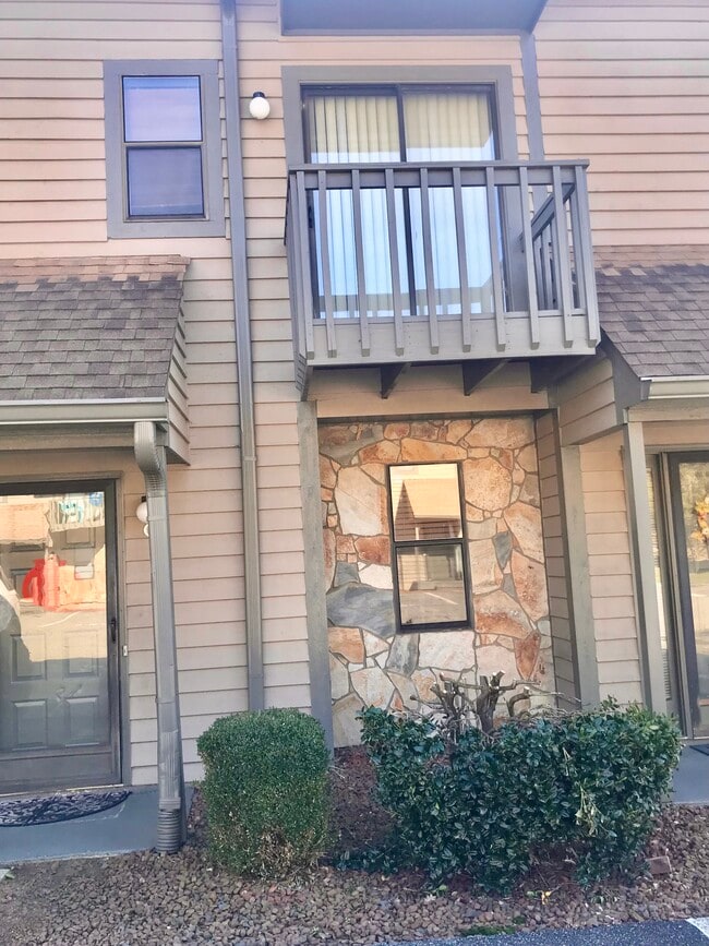 Building Photo - 360 Vista Cir