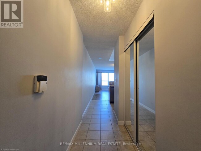 Building Photo - 36 Lee Centre Dr