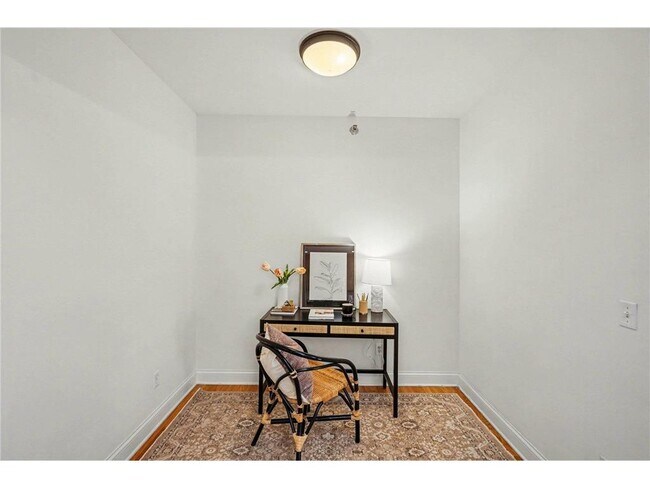 Foto del edificio - 3810 W 31st St